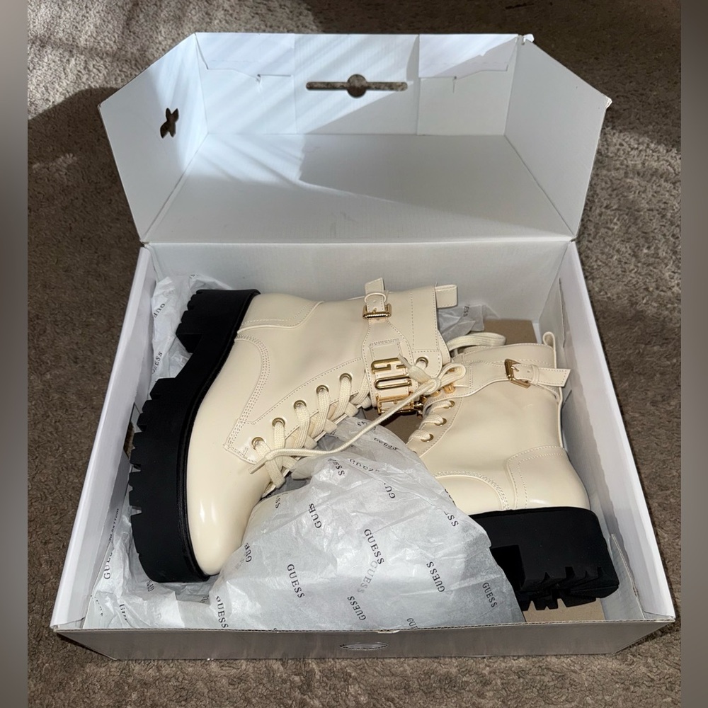 NIB - Guess Women’s Vaires Lug Sole Combat Booties